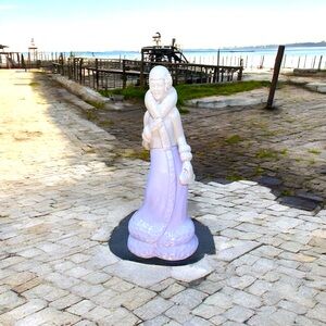 Avon Lavender perfume bottle Figurine. “Roaring 20s”. Had Somewhere perfume.